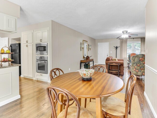 Building Photo - 805 Bluebonnet Ln