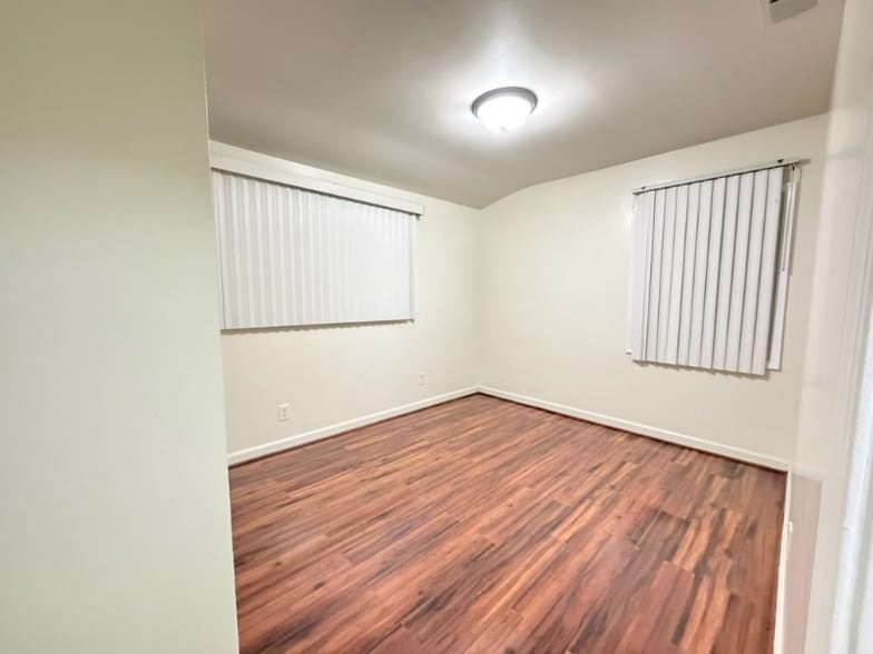 Building Photo - 1 La Presa Ave