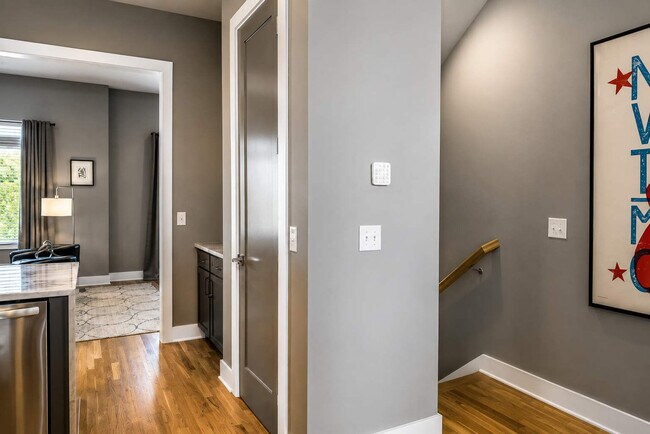Building Photo - 968 Youngs Ln