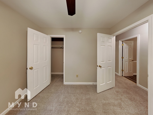 Building Photo - 4020 Hudson Dr