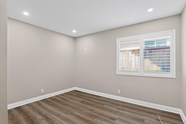 Building Photo - 2138 Singingwood Pl