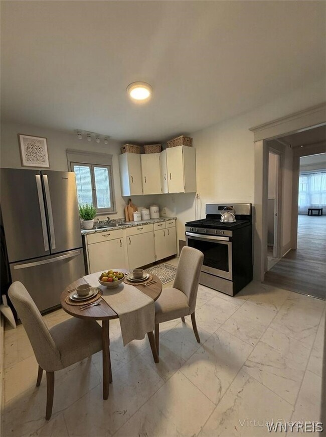 Building Photo - 61 Baxter St