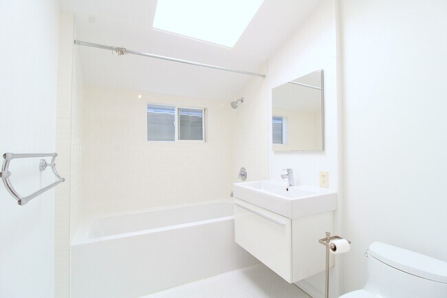 Building Photo - Noe Valley: Renovated Top Floor 2-Story Ap...
