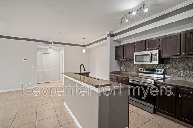 Building Photo - 11550 Villa Grand