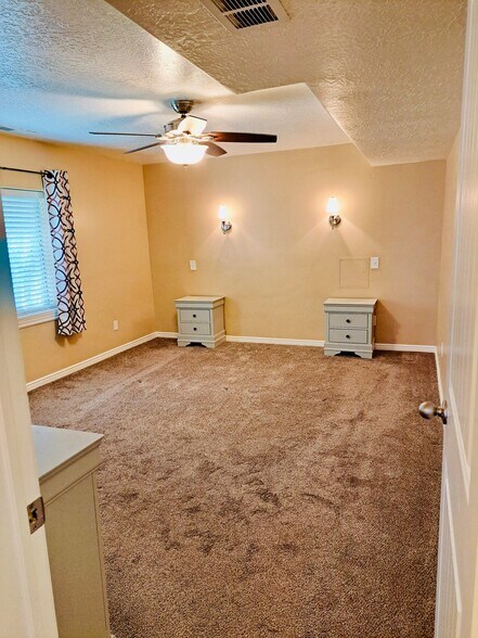 Building Photo - 334 W Shadow Ridge Dr