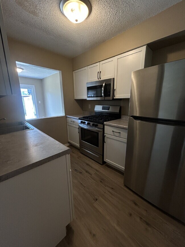 Building Photo - Charming 2-Bed Condo Retreat with 1.5 Baths in Prime Greenwood Location – 1088 Sq Ft of Comfort!