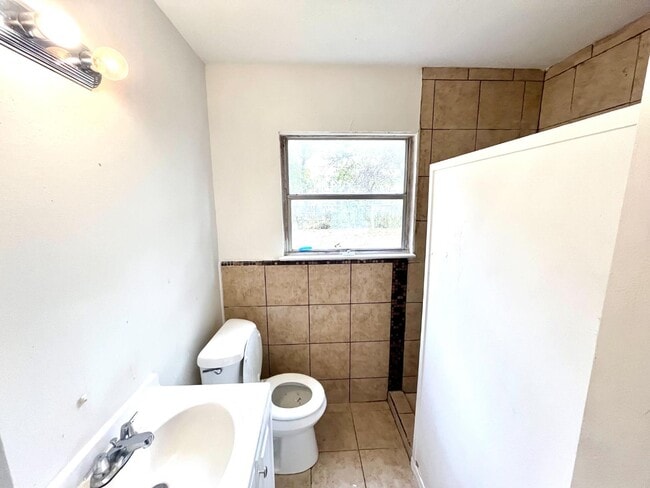 Building Photo - 4315 Spring Oak Dr