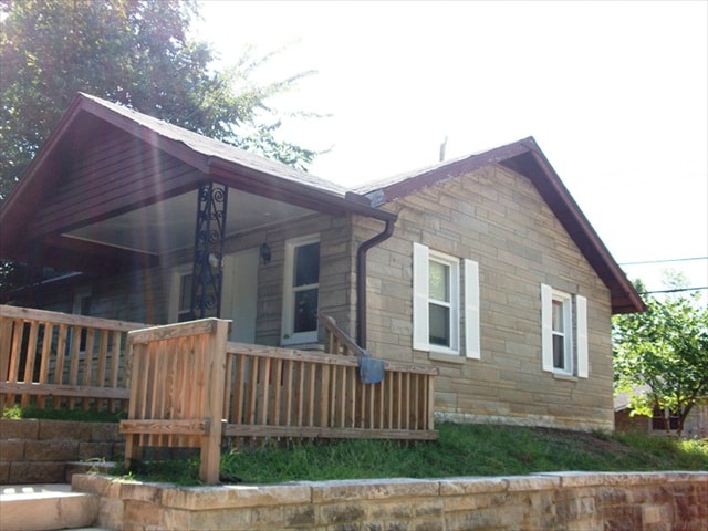 Building Photo - 1120 N Lincoln St