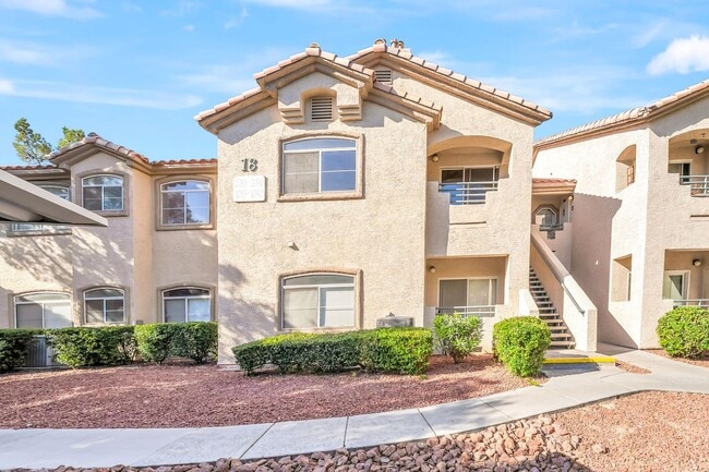 Building Photo - Stylishly Renovated Condo with Modern Finishes in a Gated Community!