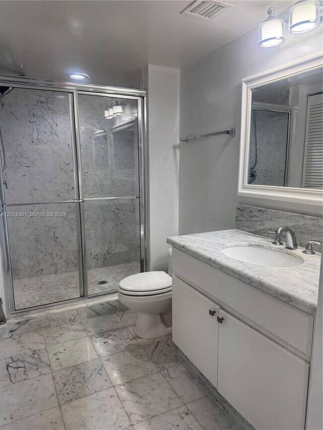 Building Photo - 16400 Collins Ave