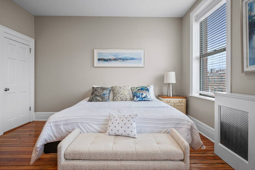 Building Photo - 215 W 138th St