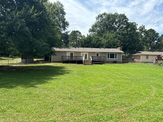 Building Photo - 204 N 57th St