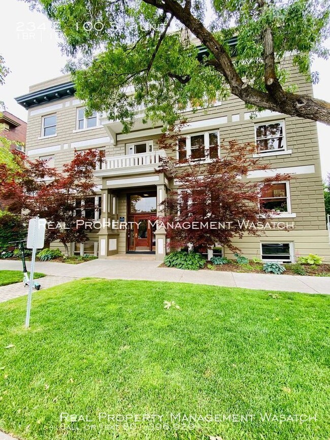Primary Photo - 1 Bedroom 1 Bathroom Unit at The Hollywood!