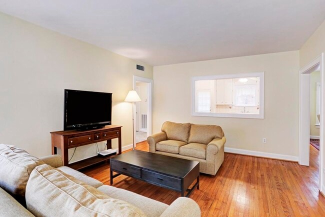 Building Photo - 2313 Wroxton Rd