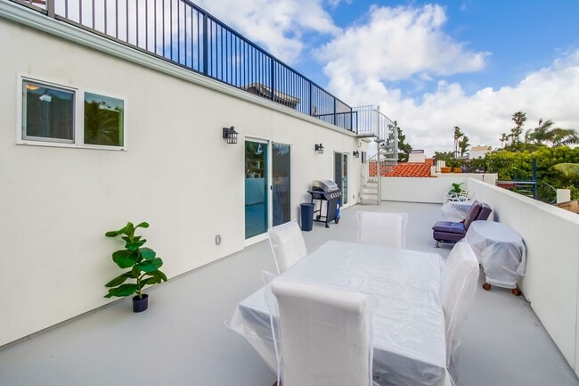 Building Photo - Gorgeous luxury flat with ocean view in La Jolla. Gustavo Lopez