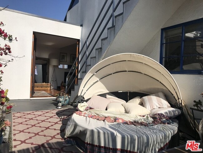 Building Photo - 1015 Marine St