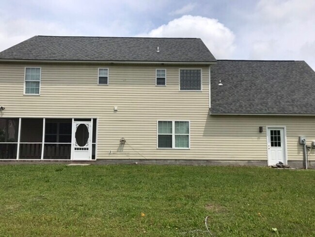 Building Photo - Beautiful Home in Indian Hills