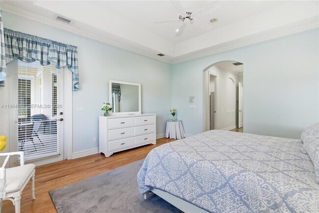 Building Photo - 12012 SE Laurel Ln