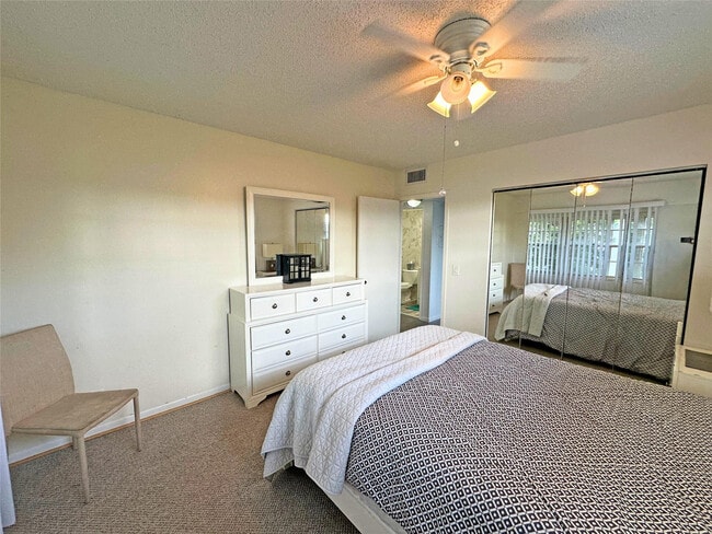 Building Photo - 543 Mansfield M