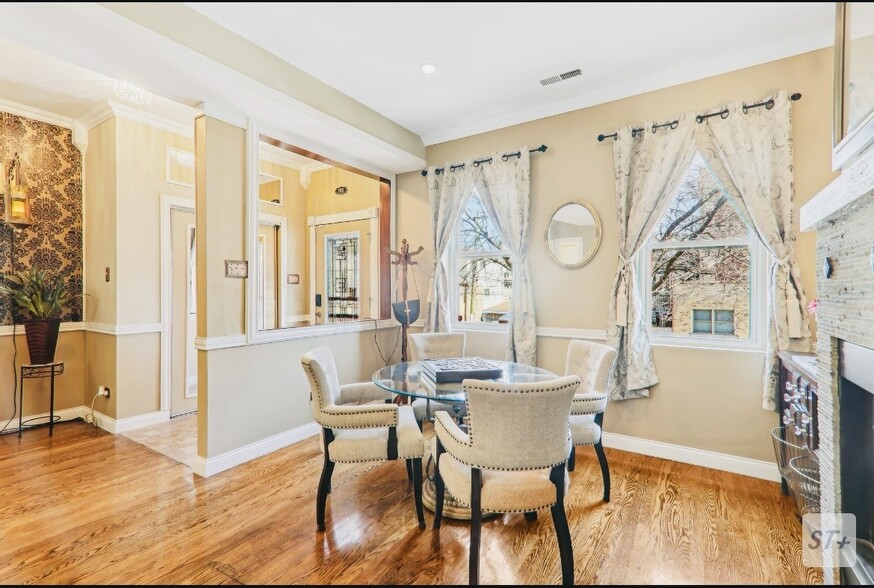 Dining Room - 708 N Rockwell St