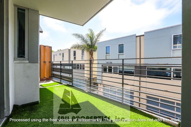 Building Photo - Experience luxurious beach living -Marina ...