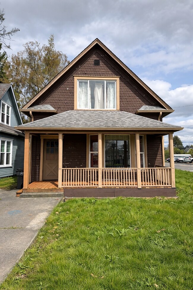 Building Photo - 829 Emerson Ave