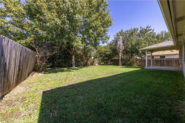 Building Photo - 1106 Fossil Cove