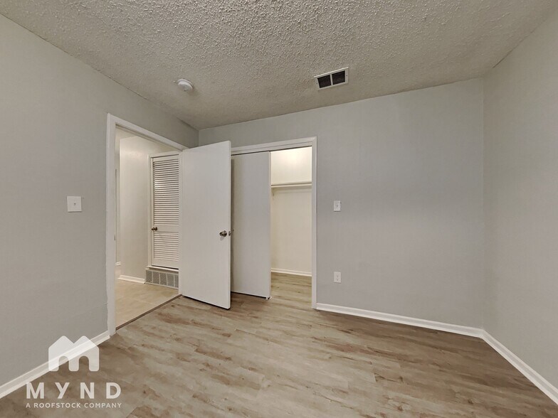 Building Photo - 1308 Lyric Dr