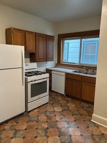 Building Photo - 449 W Mifflin St