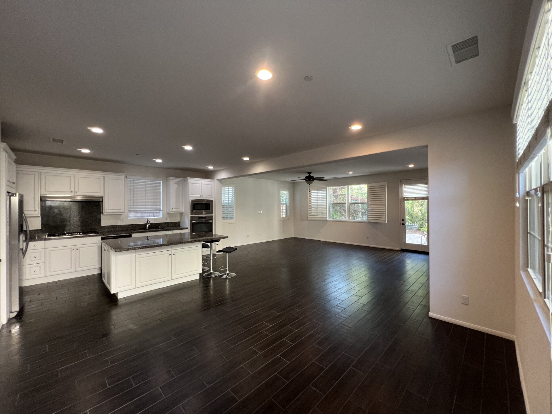 Building Photo - 747 E Lemon Swirl Dr