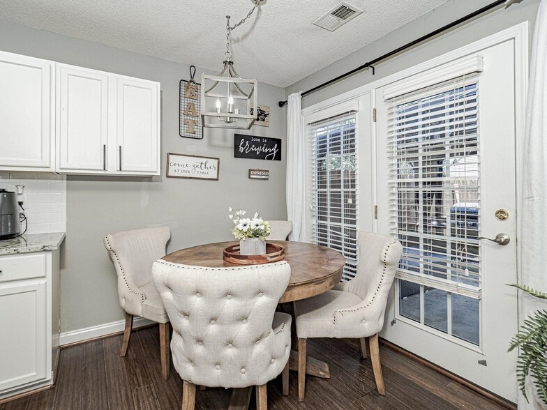 Building Photo - 8117 Bright Oak Trail