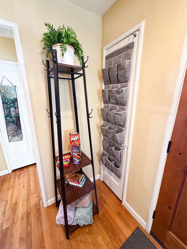 Building Photo - 16018 Windsor Dr