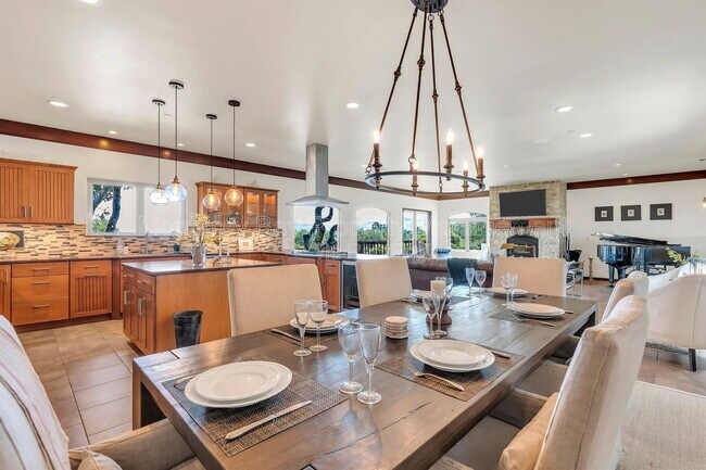 Building Photo - 287 Laureles Grade