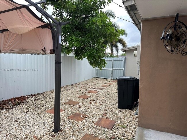 Building Photo - 3770 SW 58th Terrace