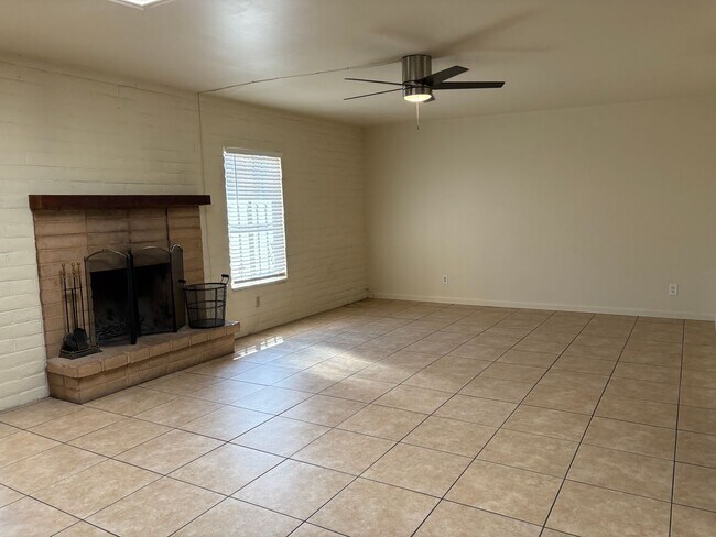 Building Photo - 7481 E Tamara Dr
