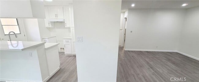 Building Photo - 1417 S Greenwood Ave