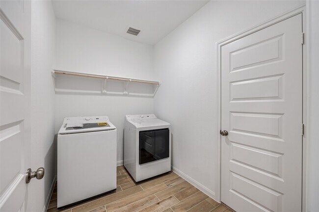 Building Photo - 7223 Blue Gentiana Ln