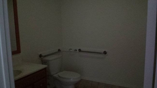 Building Photo - Commercial Property for Rent!