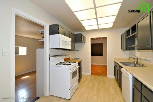 Building Photo - 2413 Ramona Pl