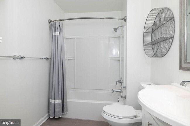 Building Photo - 3206 Emerald Pl