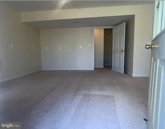 Building Photo - 9241 Greenshire Dr