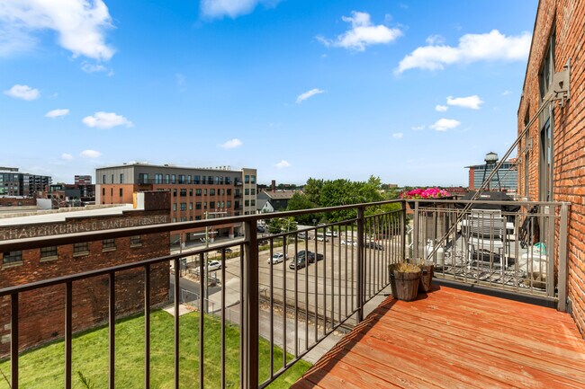 Building Photo - 2003 Brooklyn St