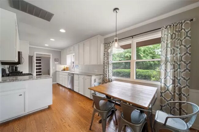Building Photo - Incredible Ranch Style Home in Midtown!