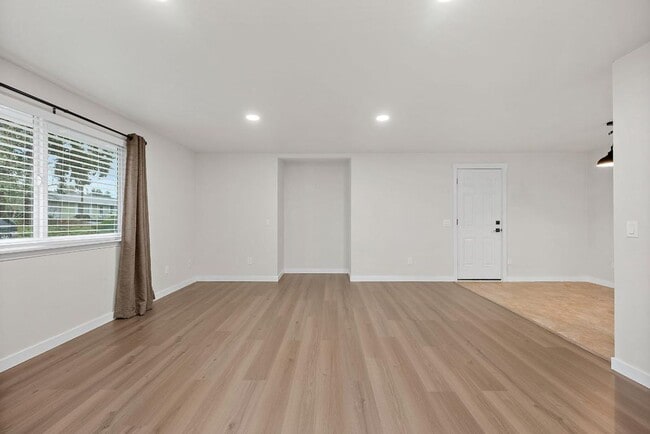 Building Photo - Light & Airy 2-Bedroom Olympia Home with Private Baths & Spacious Backyard!