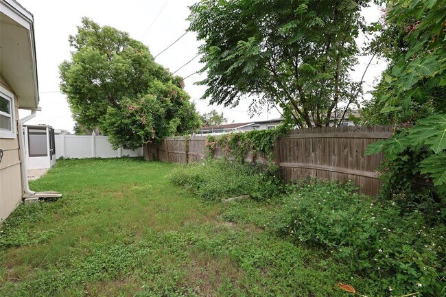 Building Photo - 3349 Silver Hill Dr