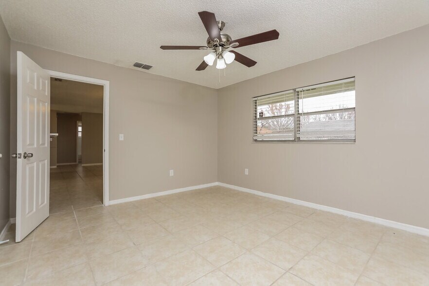 Building Photo - 703 Harland Ct