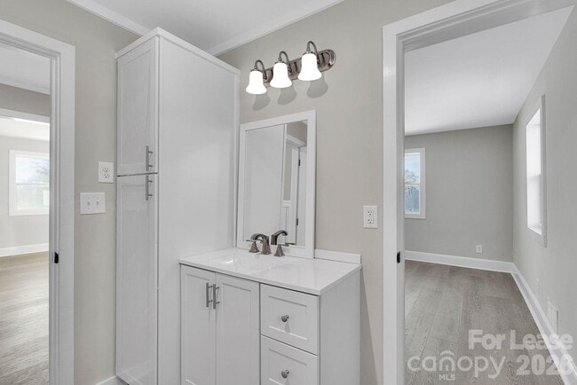 Building Photo - 2765 Long Cir