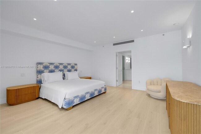 Building Photo - 3737 Collins Ave