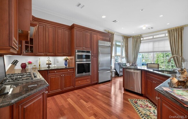 Building Photo - 702 Equestrian Way