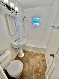 Building Photo - Walk to Beach, Garage, Yard, Hardwood Floo...